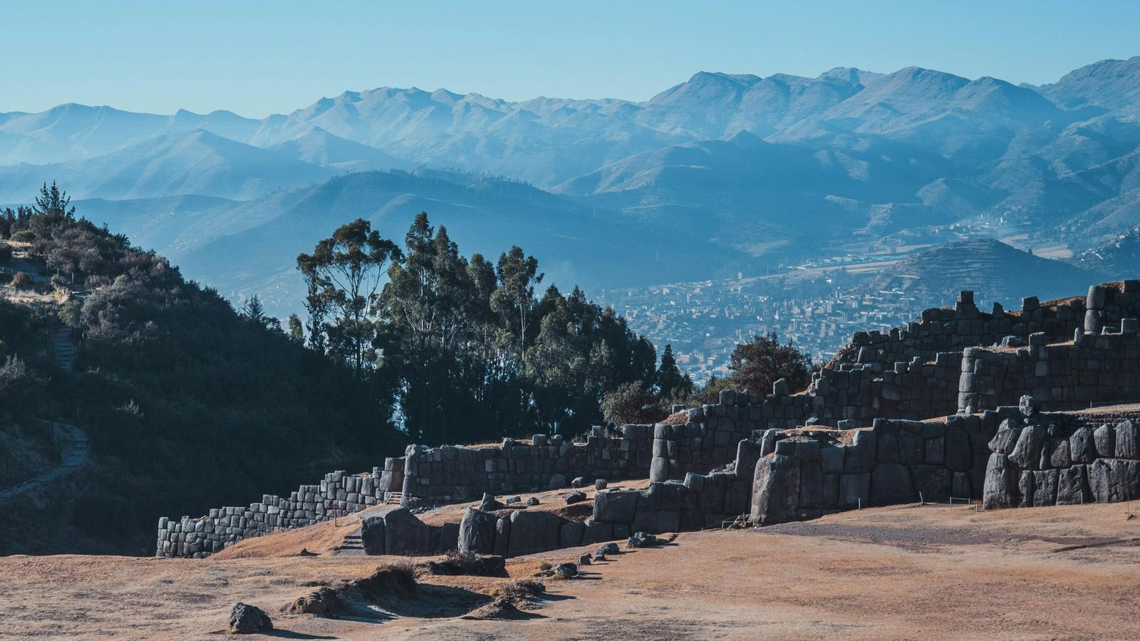 Préparez-vous à découvrir les ruines anciennes du Pérou background